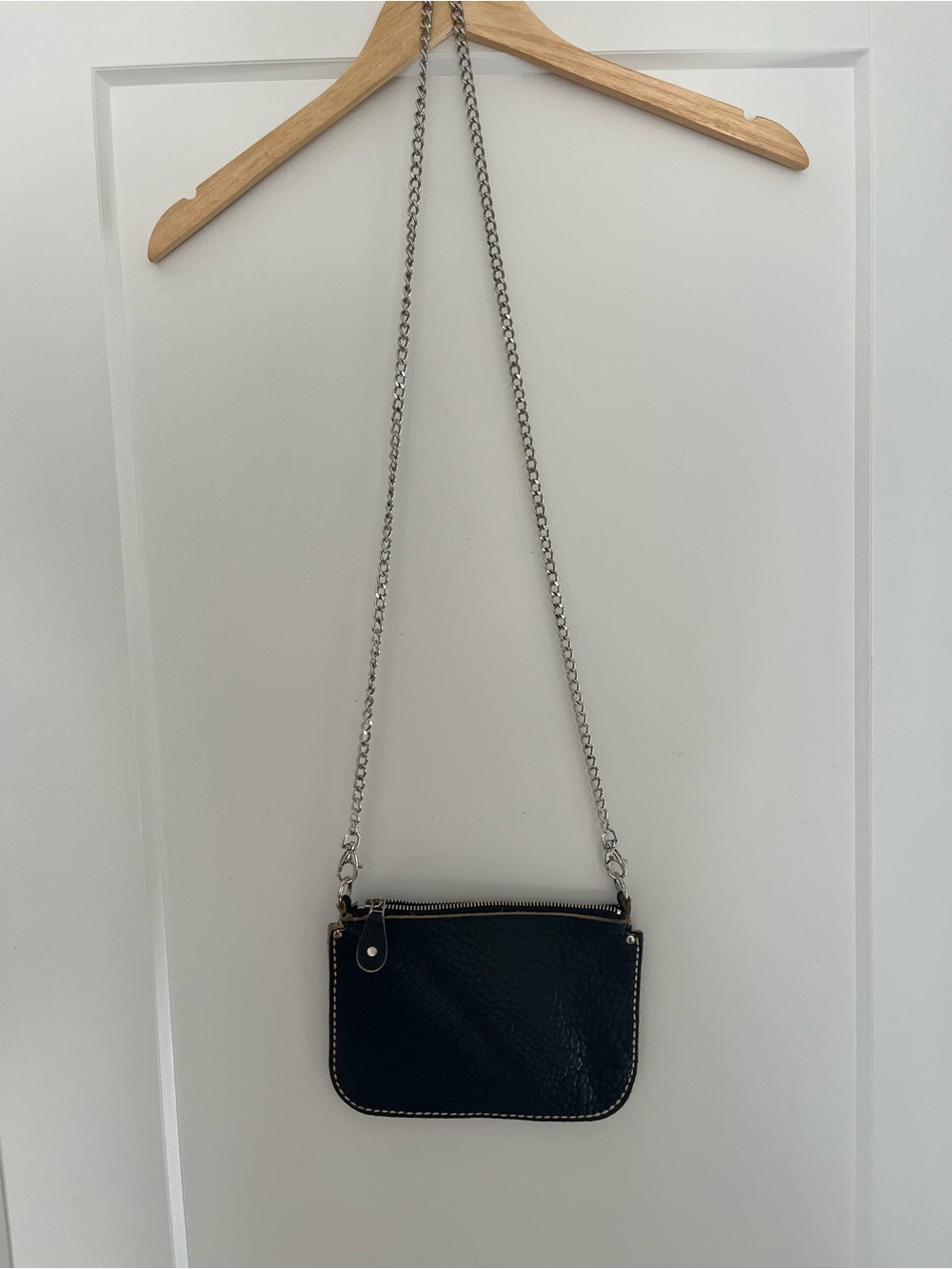 Roots Pebbled Black Leather Crossbody Chain Bag - Picture 2 of 9